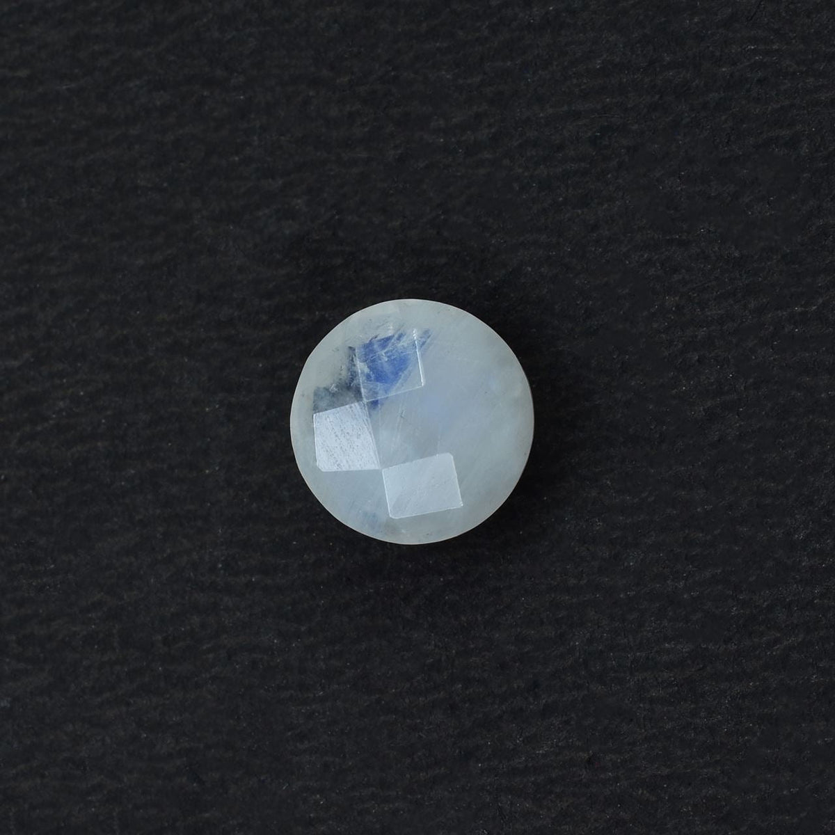 RAINBOW MOONSTONE CHECKER BRIOLETTE ROUND (CLOUDY)(VERY LOW POWER) 8.00X8.00 MM 1.88 Cts.