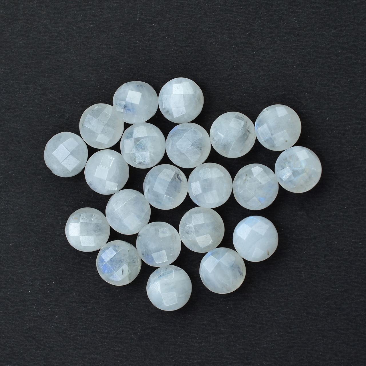 RAINBOW MOONSTONE CHECKER BRIOLETTE ROUND (CLOUDY)(VERY LOW POWER) 8.00X8.00 MM 1.88 Cts.