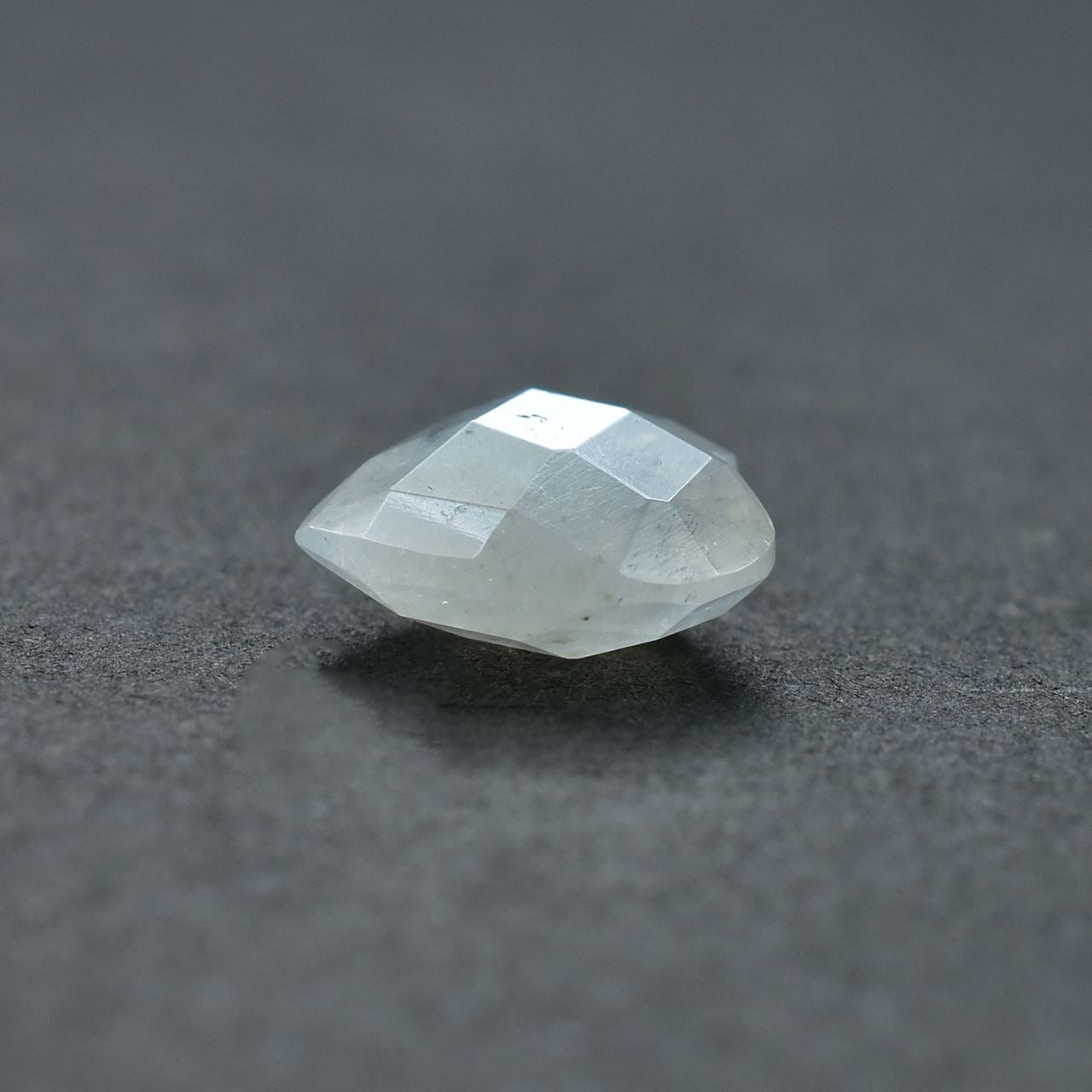 RAINBOW MOONSTONE CHECKER BRIOLETTE HEART (CLOUDY)(NICE BLUE SHINE) 10.00X10.00 MM 2.42 Cts.