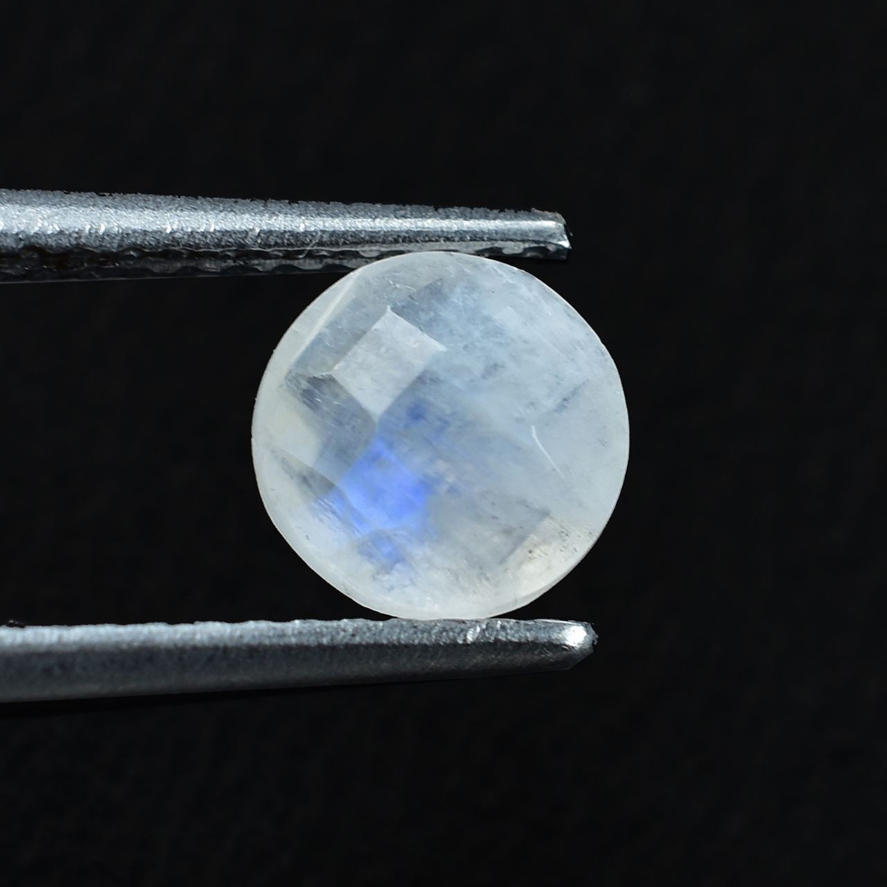 RAINBOW MOONSTONE CHECKER CUT ROUND CAB (CLOUDY) 7.00X7.00 MM 1.19 Cts.