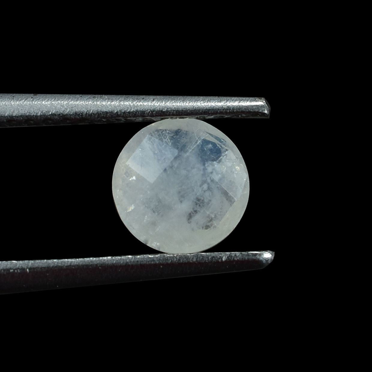 RAINBOW MOONSTONE CHECKER BRIOLETTE ROUND (CLOUDY) 6.00X6.00 MM 0.77 Cts.