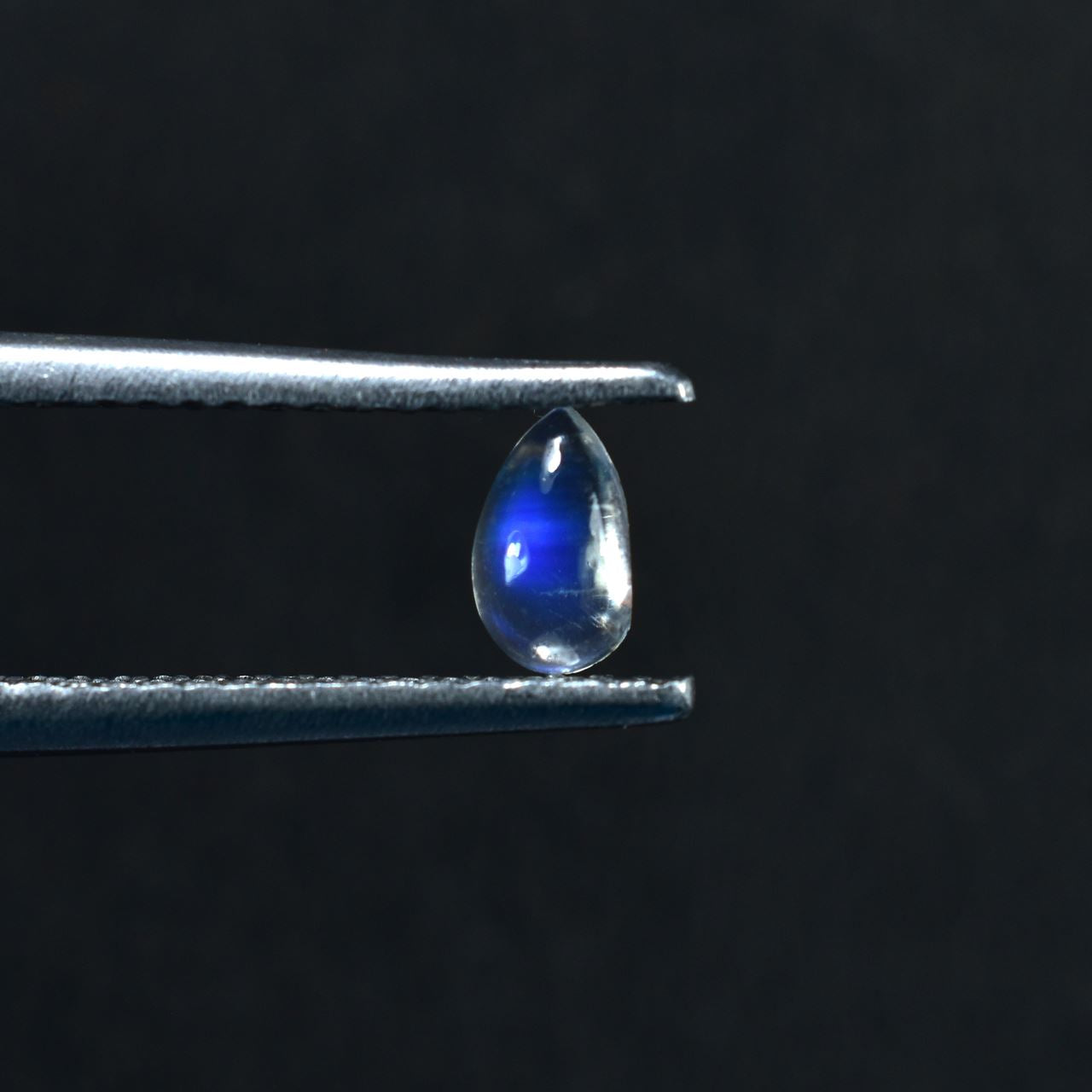 RAINBOW MOONSTONE PEAR CAB (CLEAN/VSI) 5.00X3.00 MM 0.18 Cts.