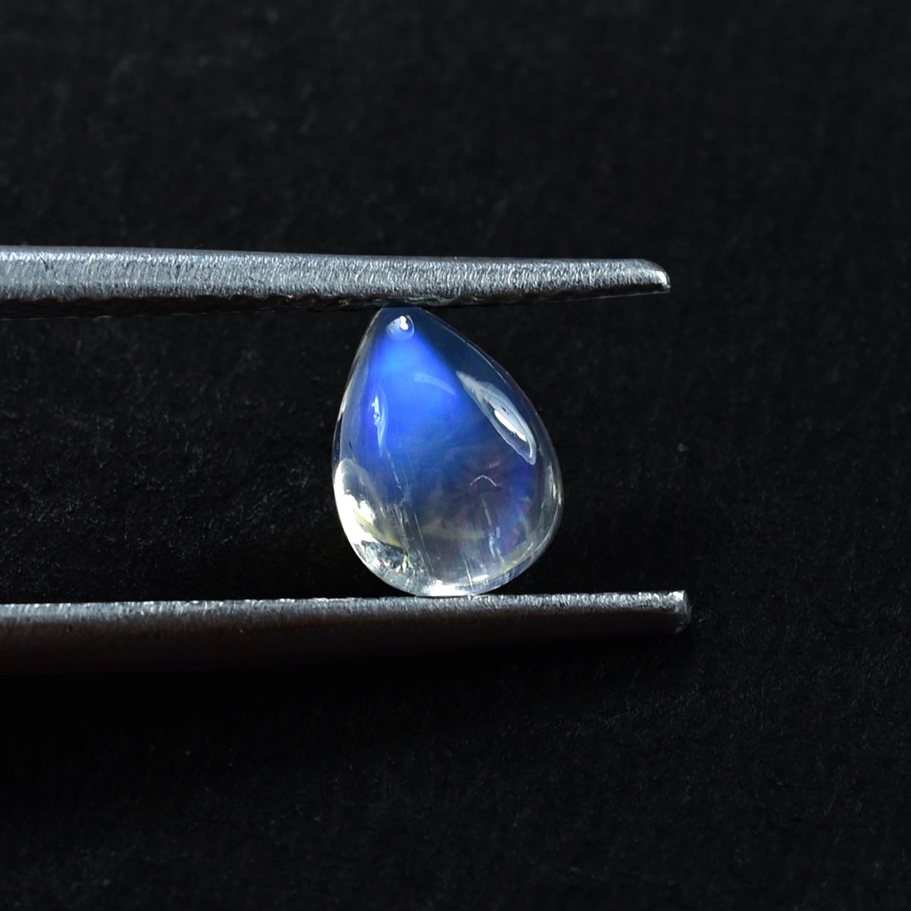RAINBOW MOONSTONE PEAR CAB (CLEAN/VSI) 7.00X5.00 MM 0.63 Cts.