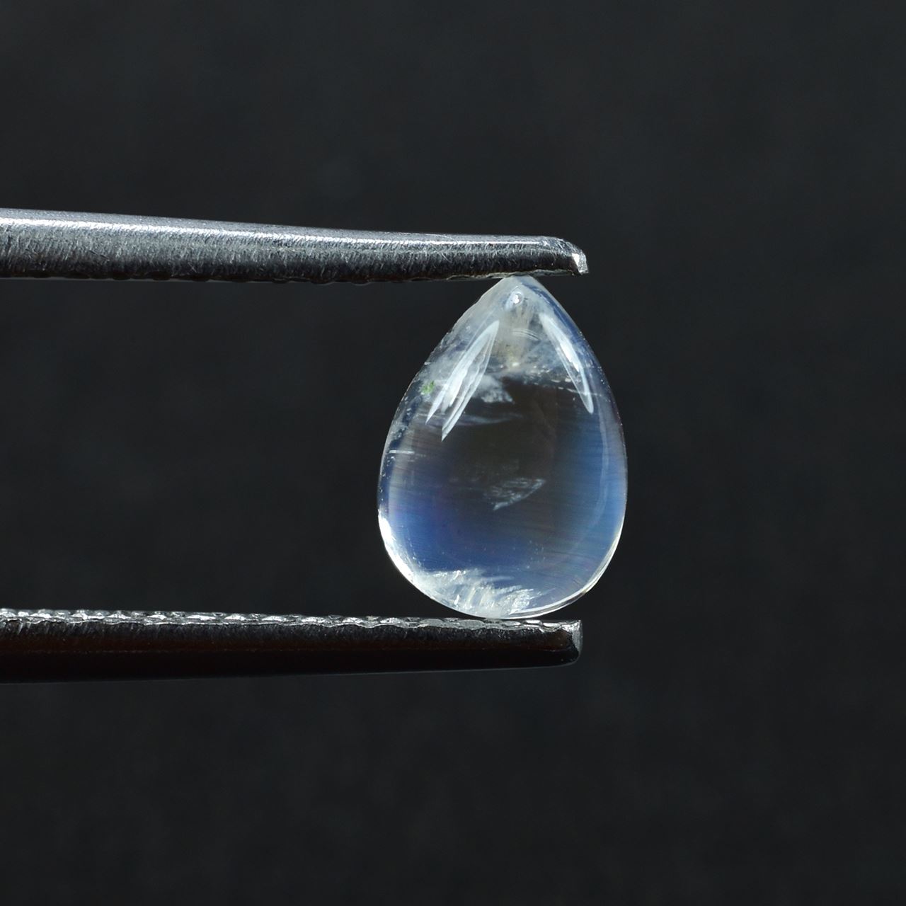 RAINBOW MOONSTONE PEAR CAB (CLEAN TO SI) 7.00X5.00 MM 0.73 Cts.