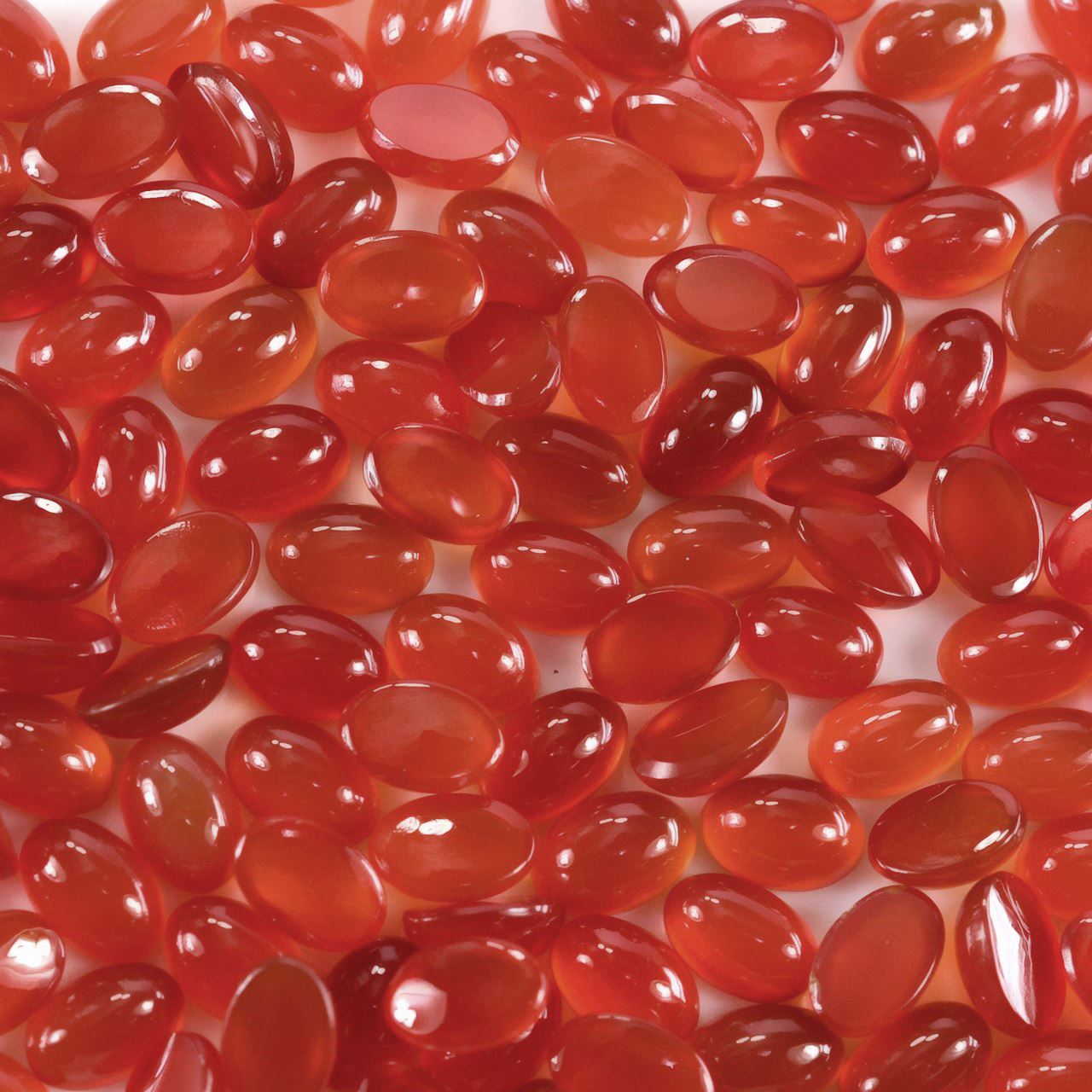 RED ONYX OVAL CAB 6X4MM 0.46 Cts.