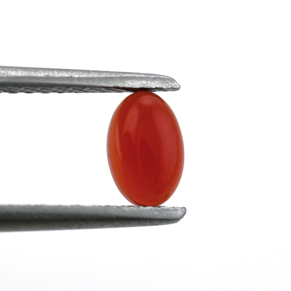 RED ONYX OVAL CAB 6X4MM 0.46 Cts.