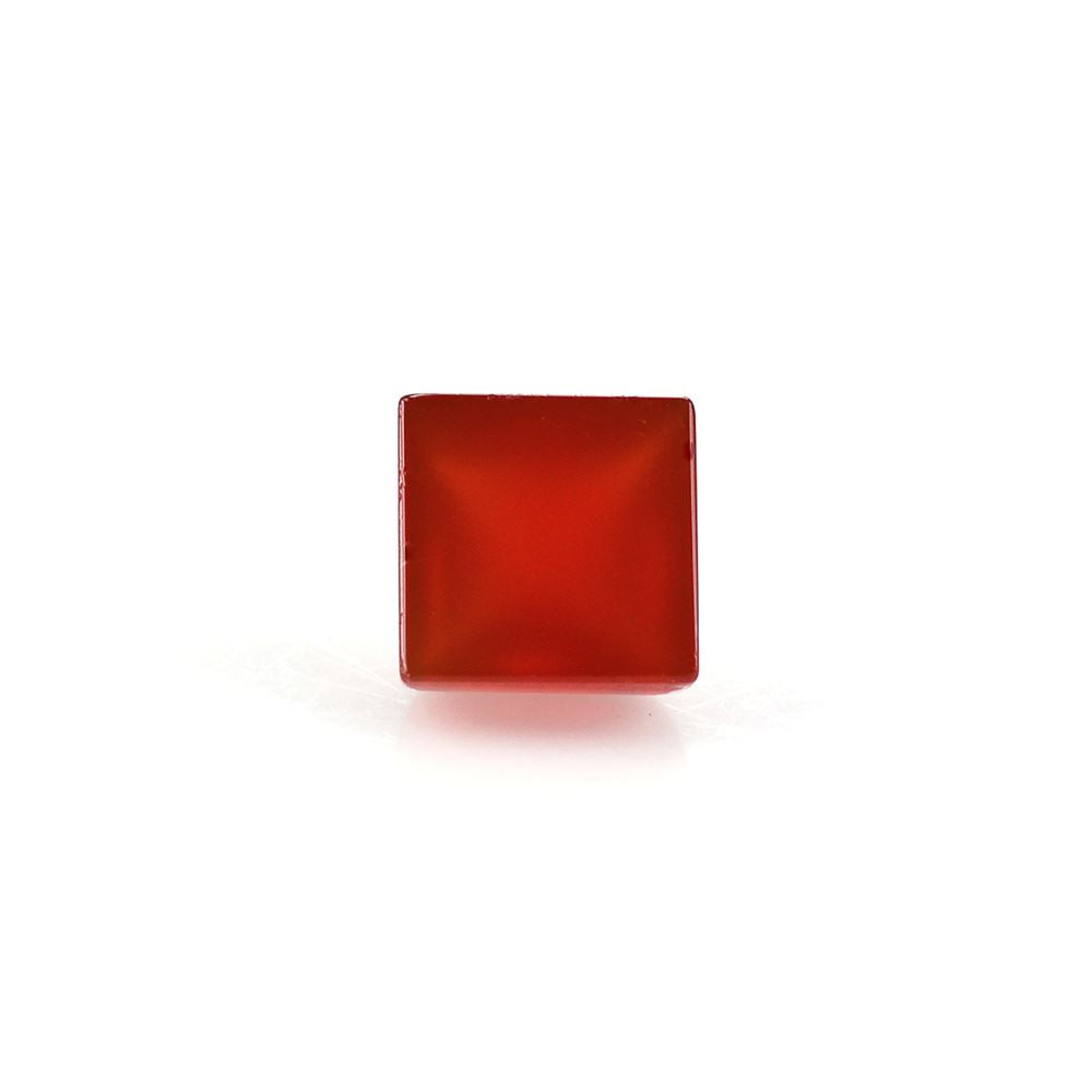 RED ONYX PYRAMID SQUARE CAB 5MM 0.88 Cts.
