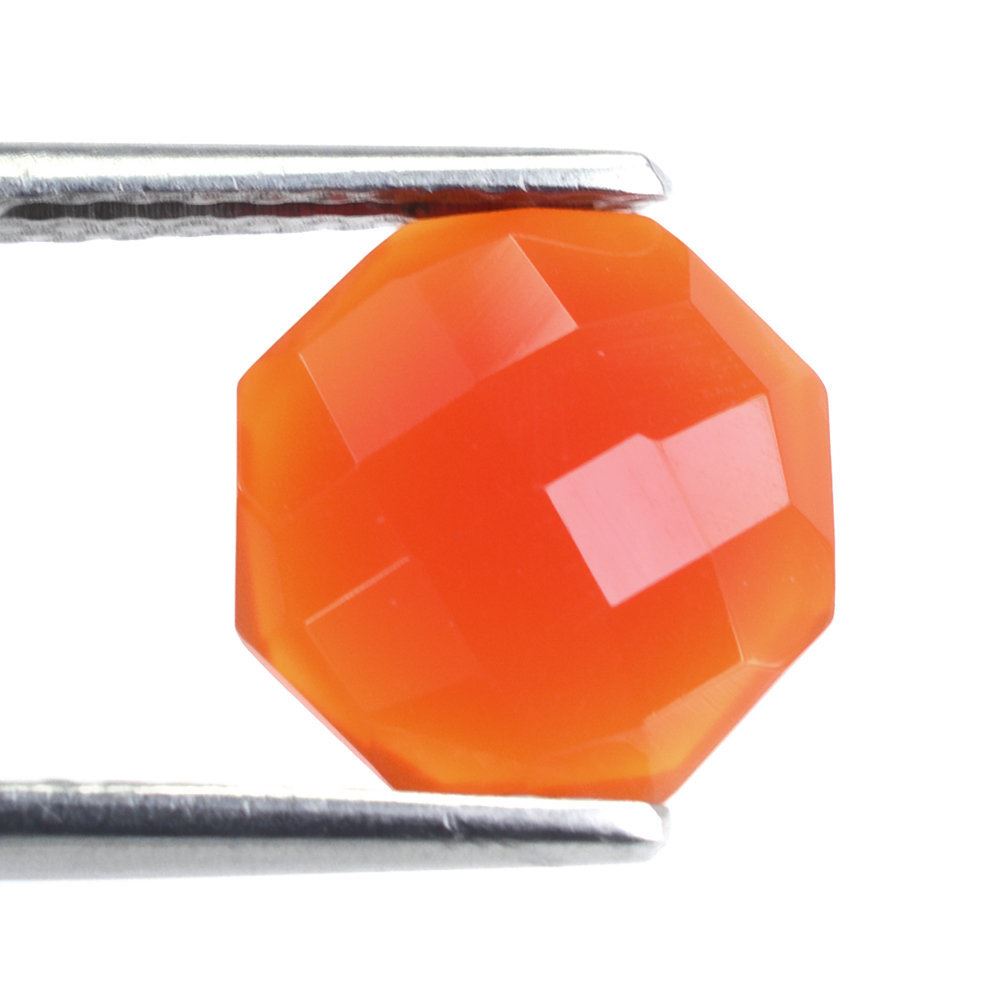 RED ONYX CHECKER OCTAGON CAB 10MM 2.74 Cts.