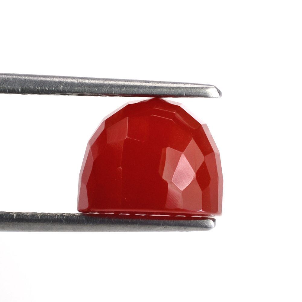 RED ONYX CHECKER CUT BULLET CAB (DARK) 10MM 5.85 Cts.