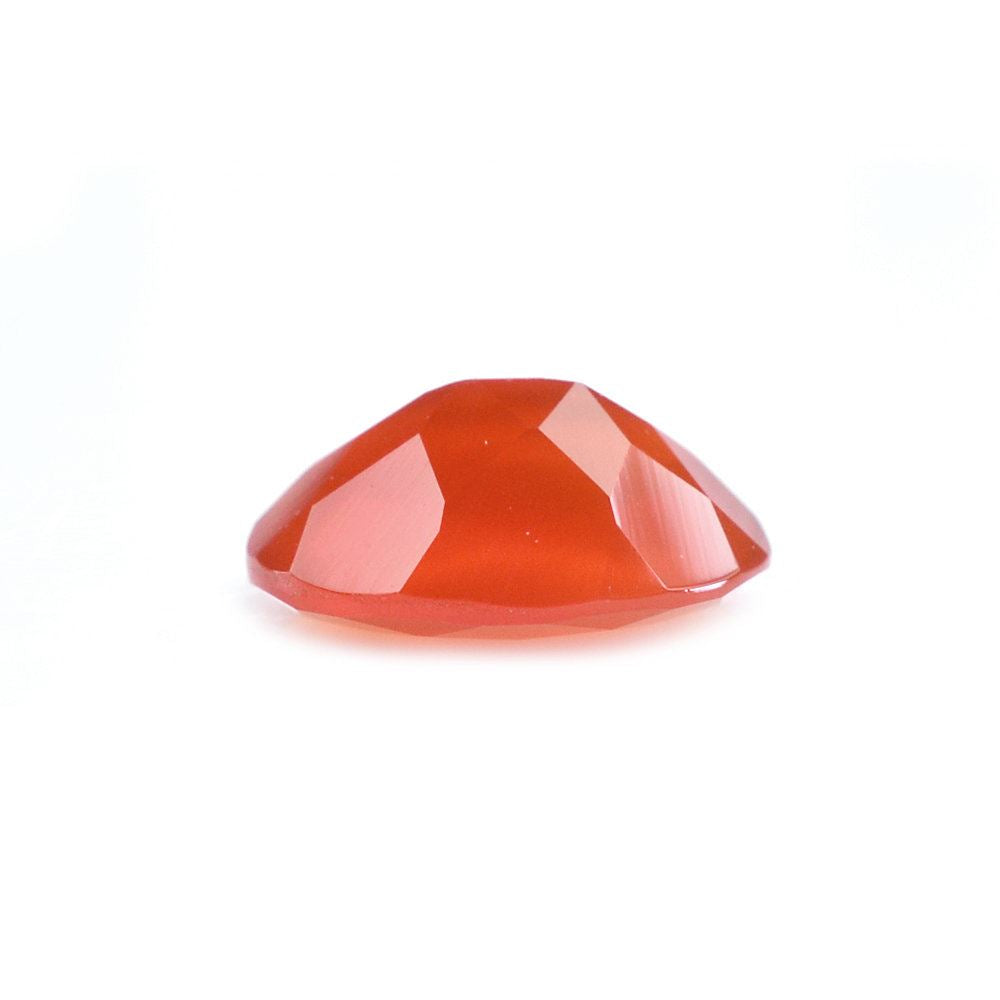RED ONYX CUT OVAL 7X5MM 0.40 Cts.