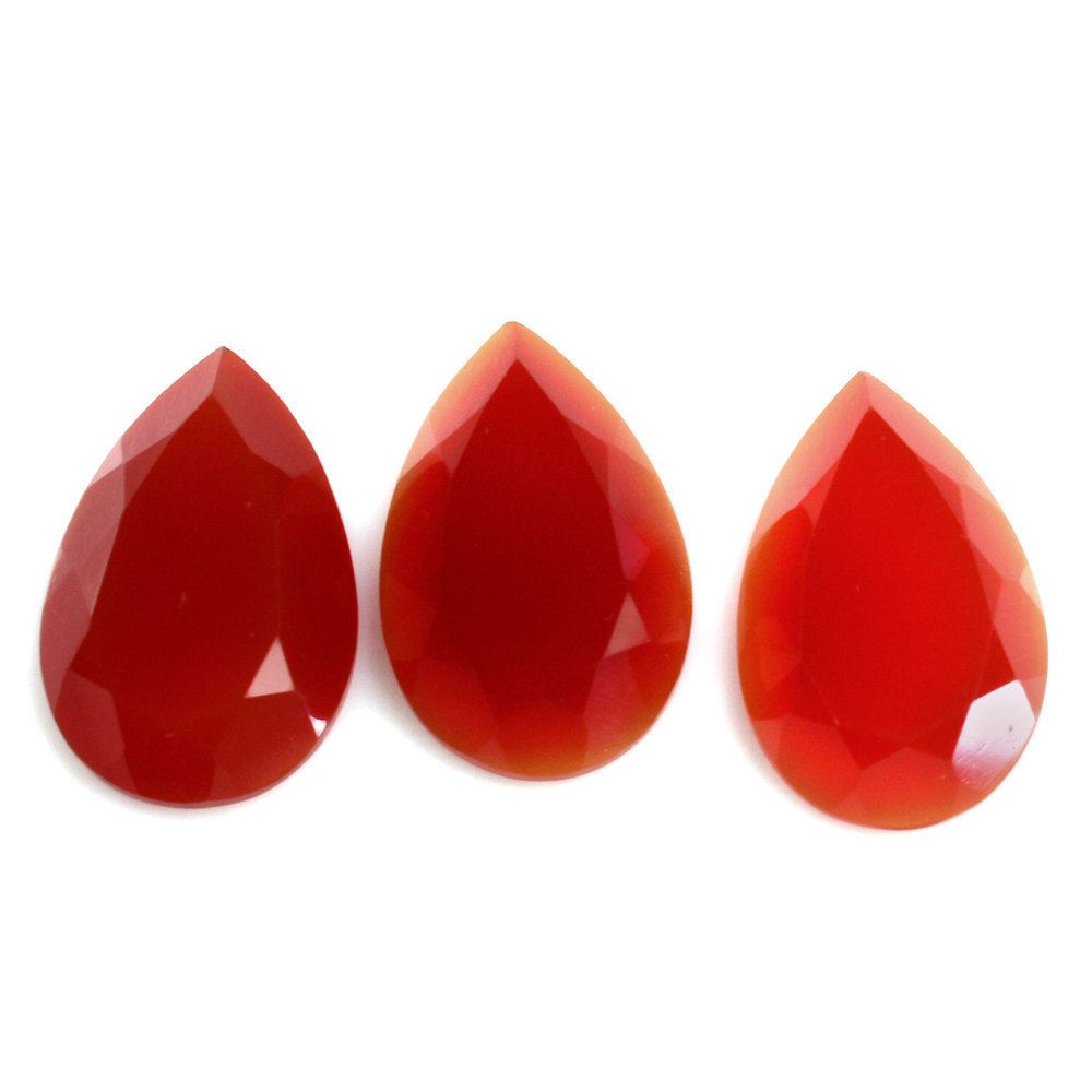 RED ONYX PEAR CAB 15X10MM 3.85 Cts.