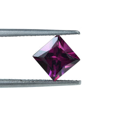 RHODOLITE GARNET PRINCESS CUT SQUARE (REDDISH PURPLE)(SI) 7.00X7.00 MM 2.18 Cts.
