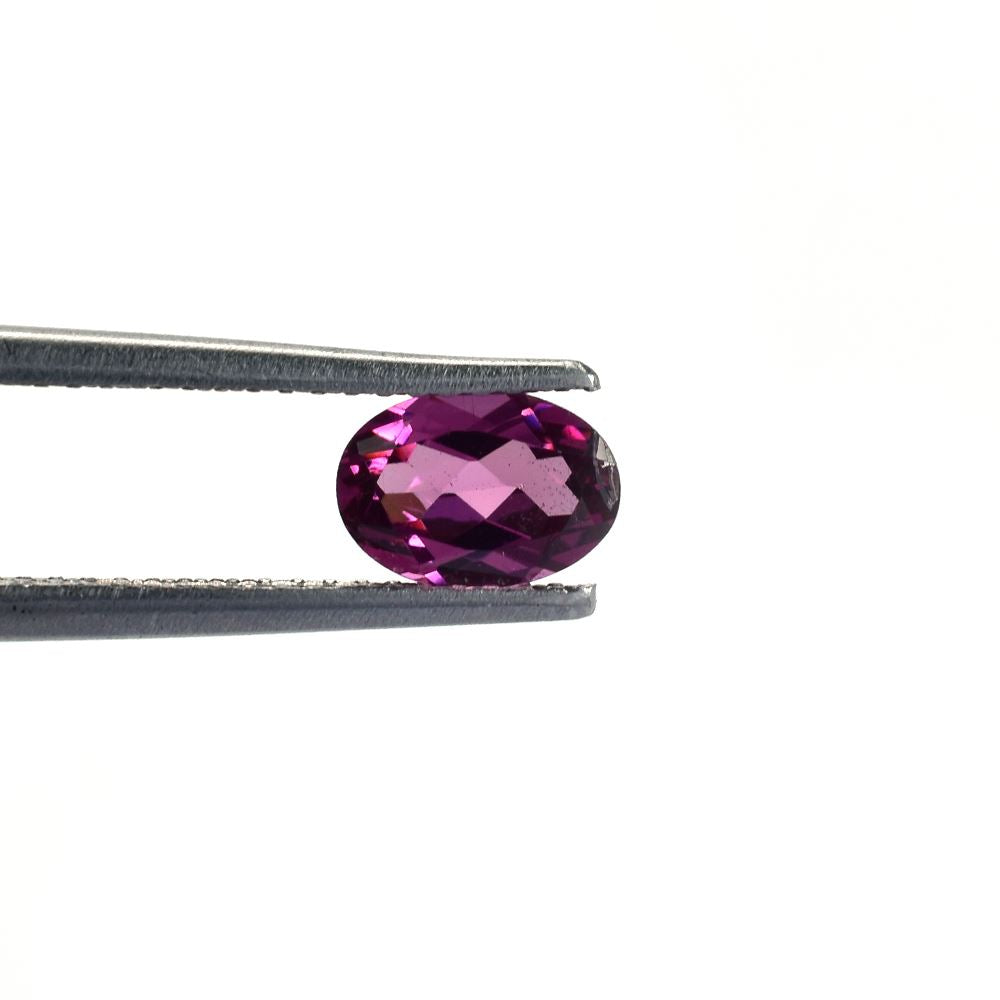 RHODOLITE CUT OVAL (REDDISH PURPLE MEDIUM)(CLEAN) 7.00X5.00 MM 0.96 Cts.