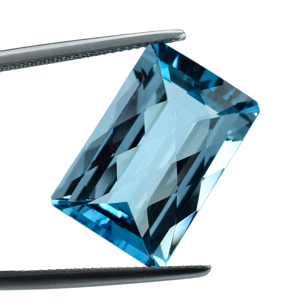 SKY BLUE TOPAZ CHECKER CUT OCTAGON 20X13MM 22.11 Cts.