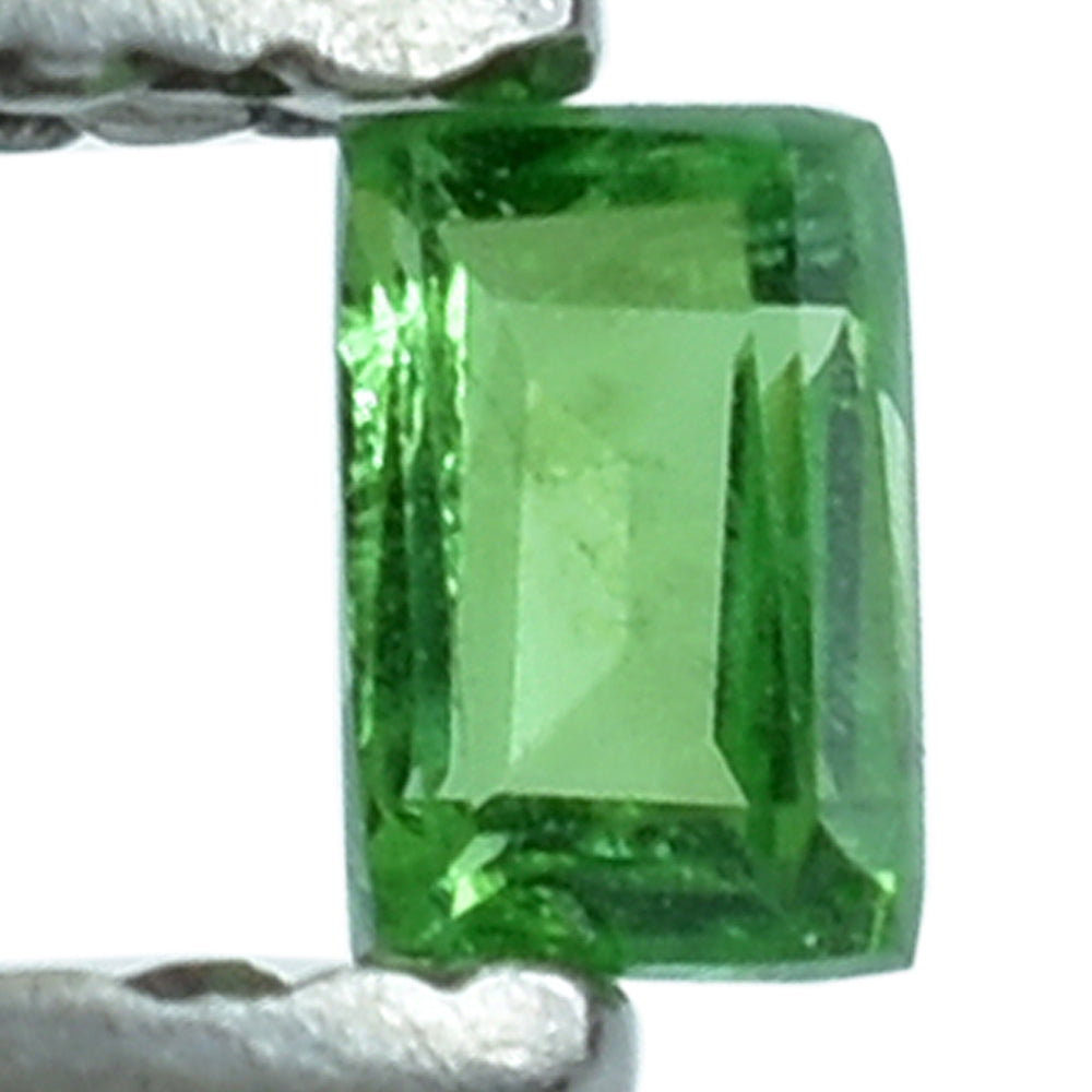 TSAVORITE (AA)(CLEAN) STEP CUT BUGUETTE 2.25X1.50 MM 0.01 Cts.