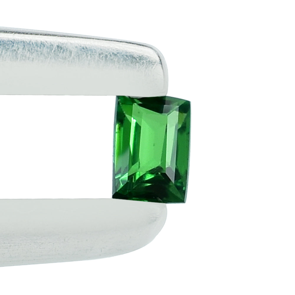 TSAVORITE (AAA)(CLEAN) STEP CUT BUGUETTE 2.25X1.50 MM 0.01 Cts.