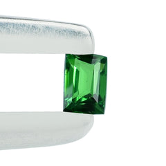 TSAVORITE (AAA)(CLEAN) STEP CUT BUGUETTE 2.25X1.50 MM 0.01 Cts.