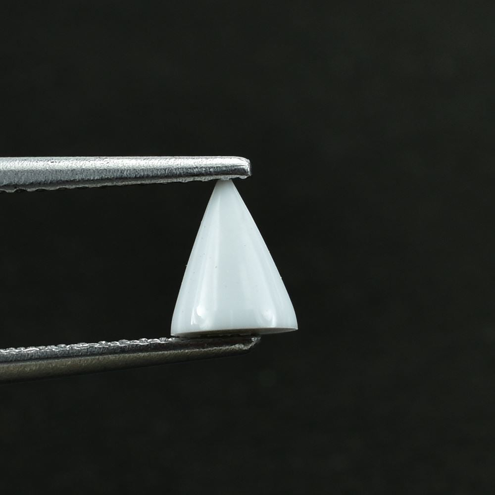 WHITE AGATE PLAIN CONE (CLEAN) 5.00X5.00 MM 0.70 CTS