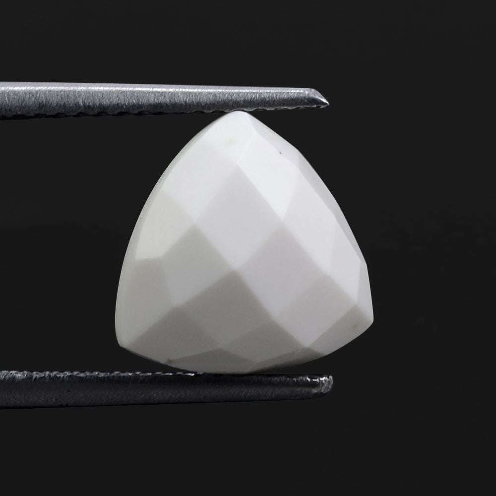 WHITE AGATE CHECKER TRILLION CAB 10MM 3.17 Cts.