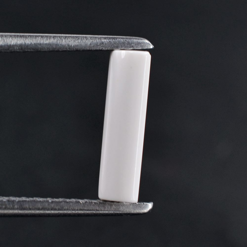 WHITE AGATE BUFFTOP BAGUETTE 10X3MM 0.70 Cts.