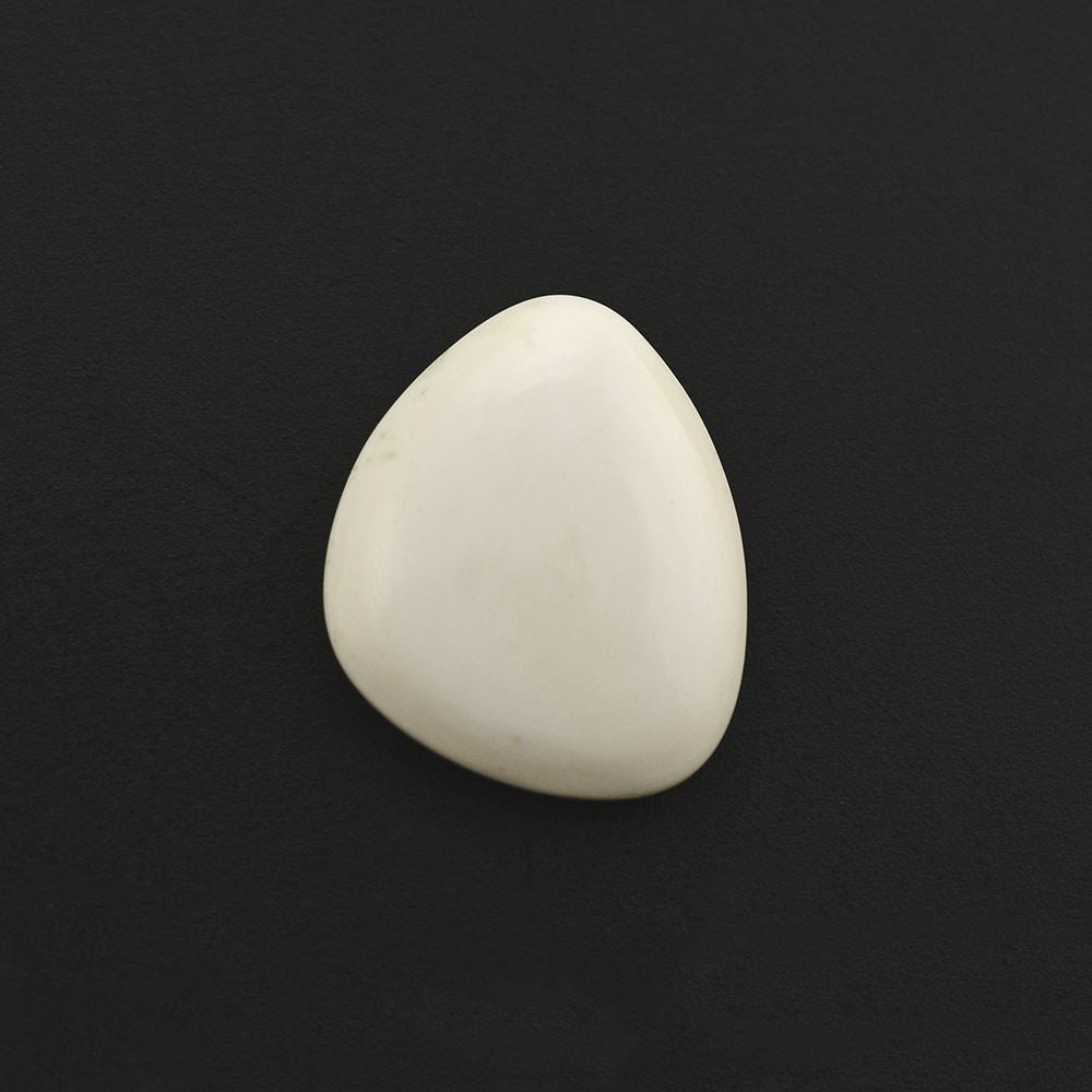 WHITE AGATE LENTIL IRREGULAR TRILLION 11.50X10MM 2.25 Cts.
