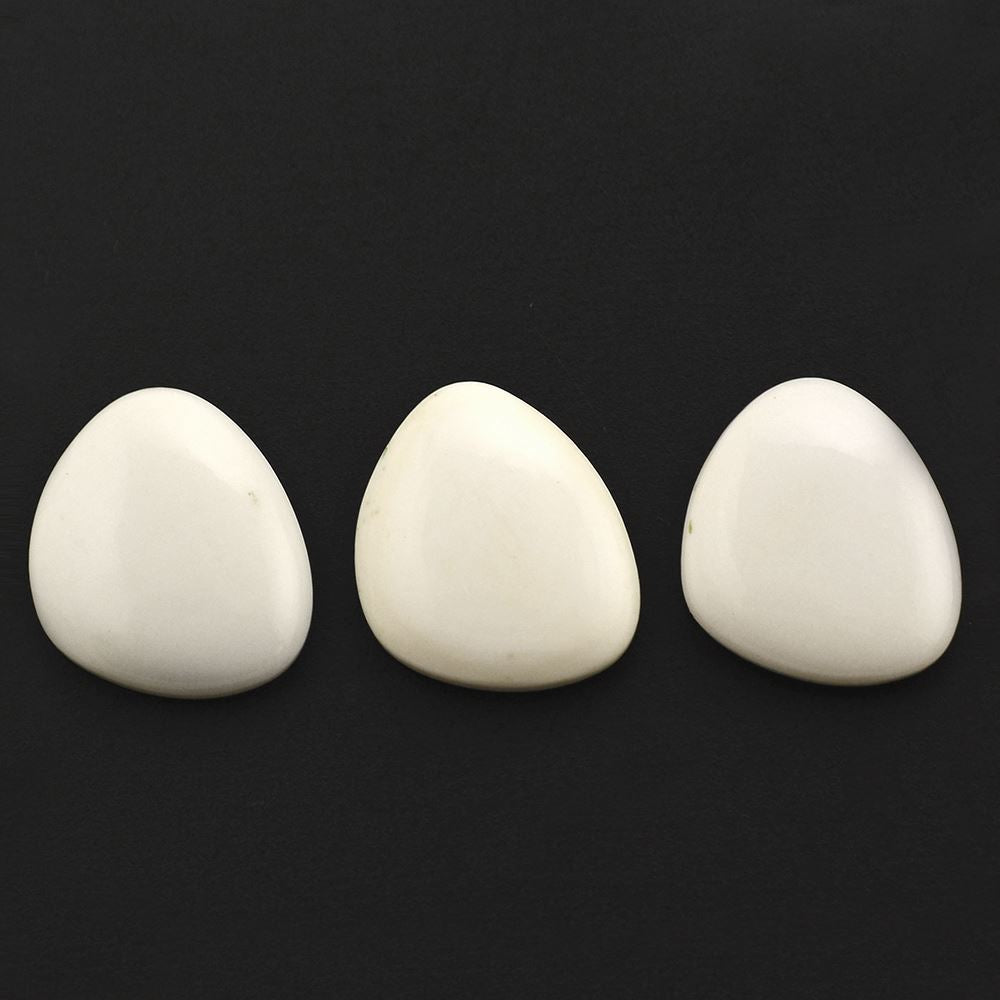 WHITE AGATE LENTIL IRREGULAR TRILLION 11.50X10MM 2.25 Cts.