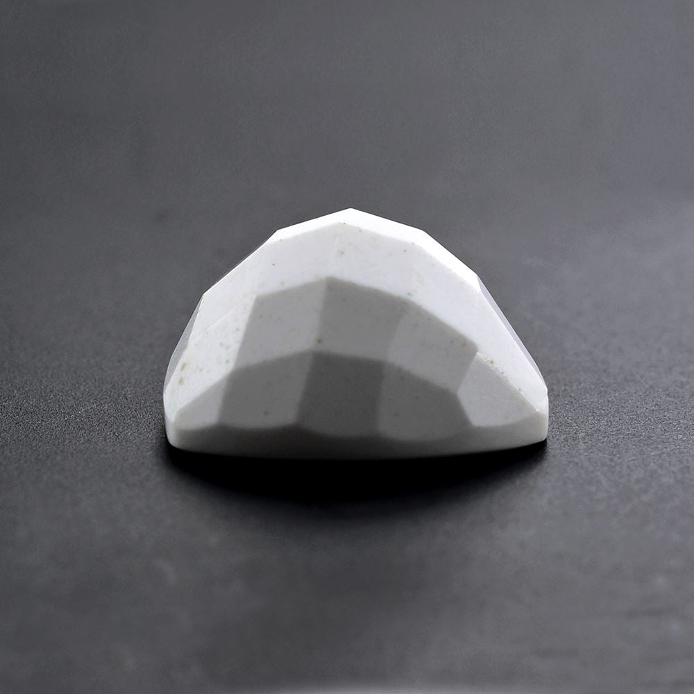 WHITE AGATE CHECKER TRILLION CAB 14MM 8.11 Cts.