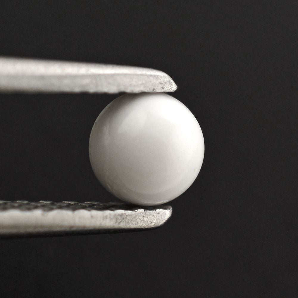 WHITE AGATE ROUND CAB 4MM 0.36 Cts.