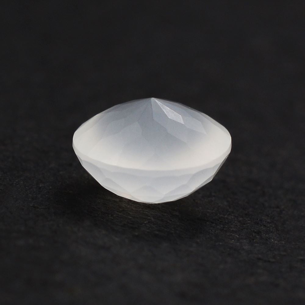 WHITE MILKY QUARTZ IRREGULAR CUT SPECIAL ROUND 6MM 0.80 Cts.
