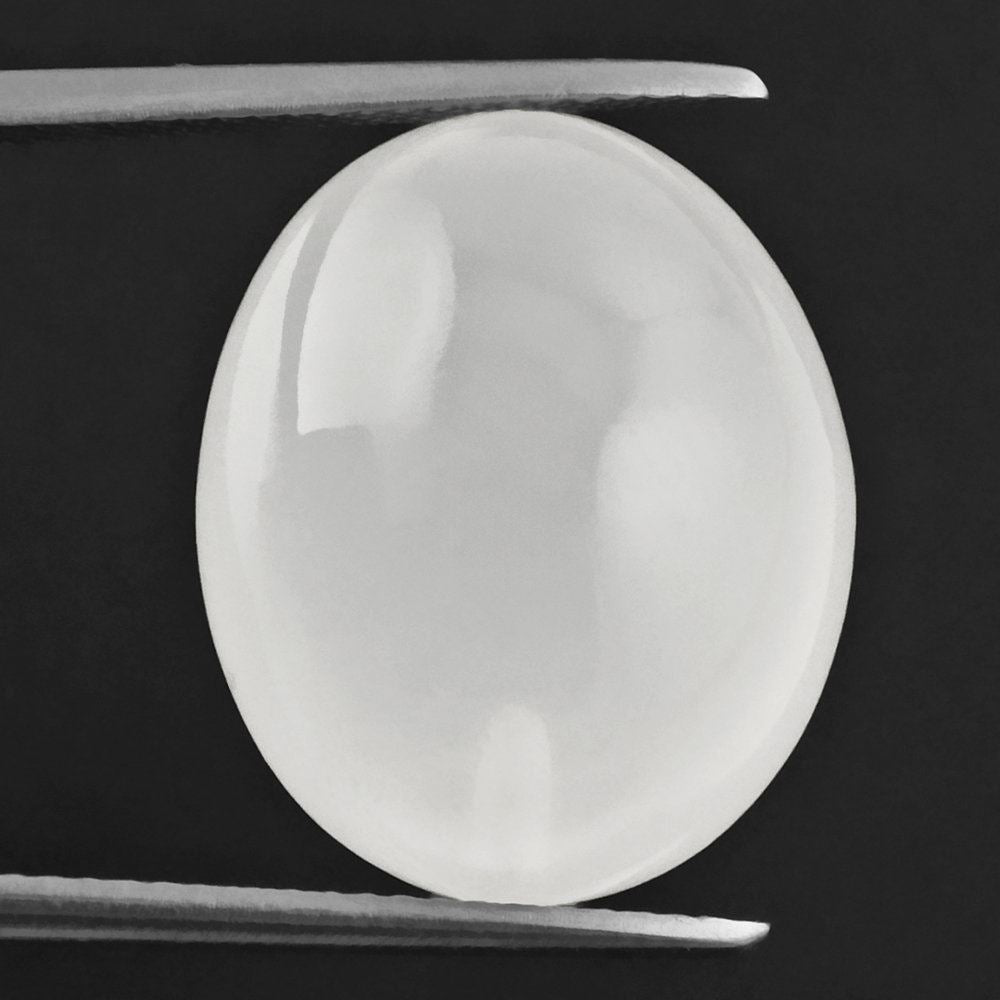 WHITE MILKY QUARTZ PLAIN OLIVE (HALF DRILL) 18X15MM 28.26 Cts.