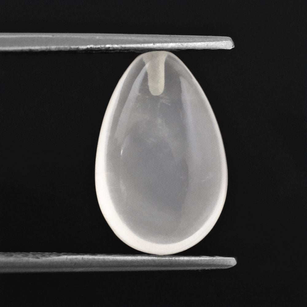 WHITE MILKY QUARTZ LENTIL PEAR (HALF DRILL) 14X9MM 5.40 Cts.