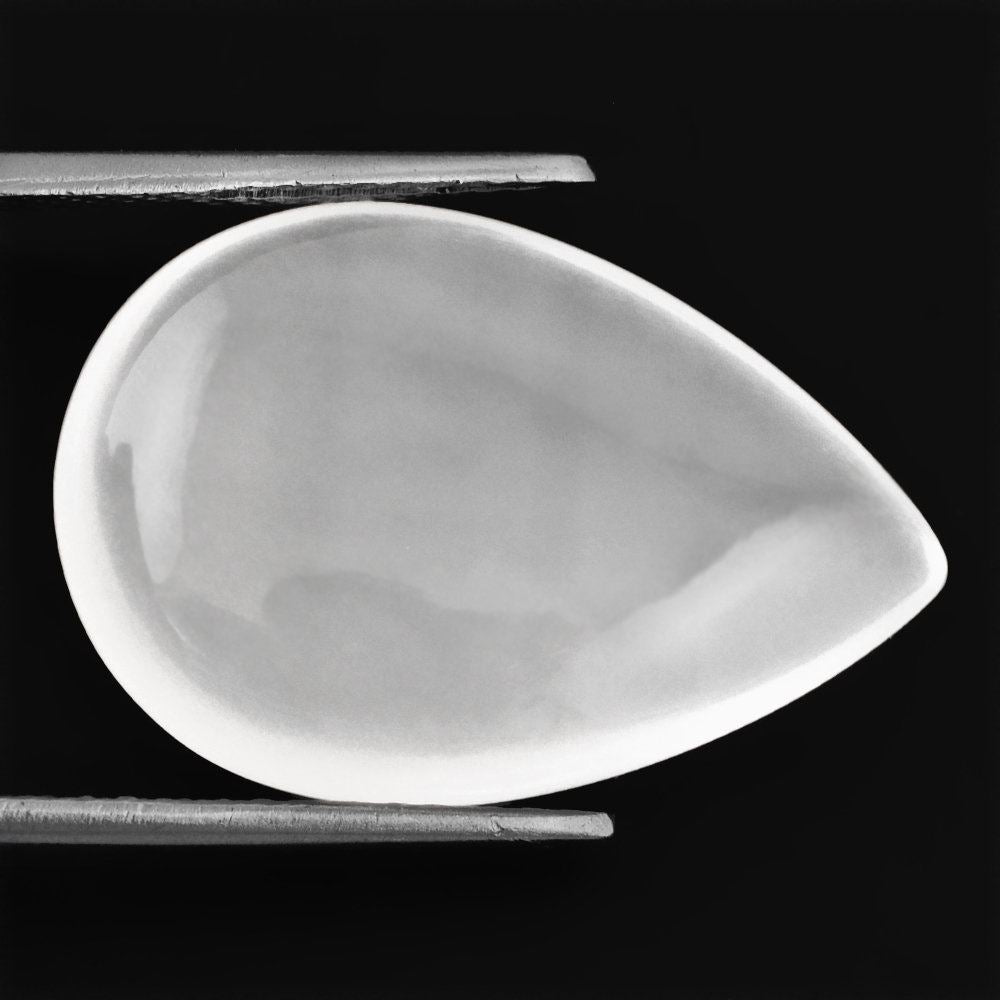 WHITE MILKY QUARTZ LENTIL PEAR 25X17MM 24.20 Cts.