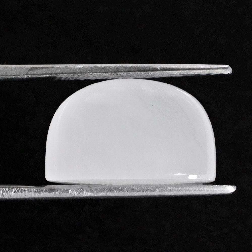 WHITE MILKY QUARTZ PLAIN HIGH DOME OVAL CAB 17.20X11.60MM 18.13 Cts.