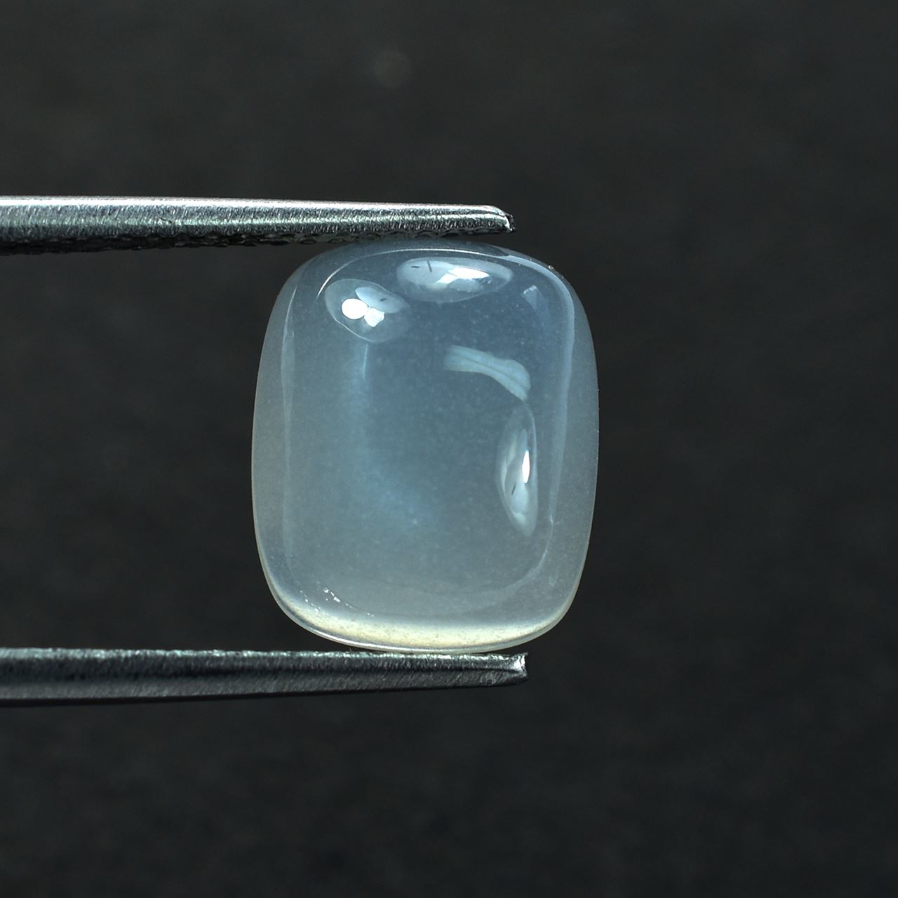 WHITE MILKY QUARTZ PLAIN CUSHION CAB 11.50X9.50 MM 4.43 Cts.