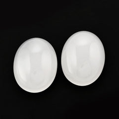 WHITE MILKY QUARTZ OVAL CAB 25X19MM 30.60 Cts.