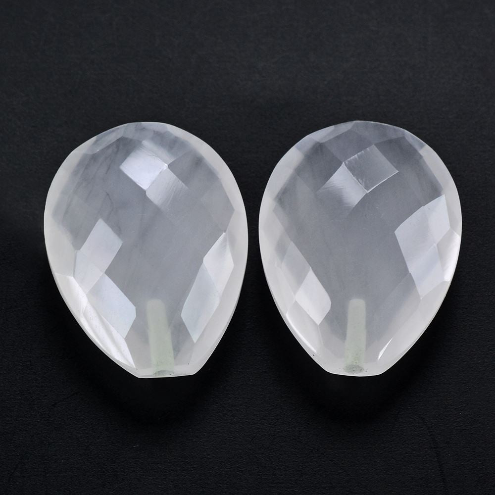 WHITE MILKY QUARTZ BRIOLETTE PEAR (HALF DRILL) 20X15MM 12.28 Cts.