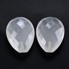 WHITE MILKY QUARTZ BRIOLETTE PEAR (HALF DRILL) 20X15MM 12.28 Cts.