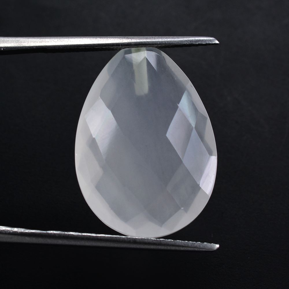 WHITE MILKY QUARTZ BRIOLETTE PEAR (HALF DRILL) 20X15MM 12.28 Cts.