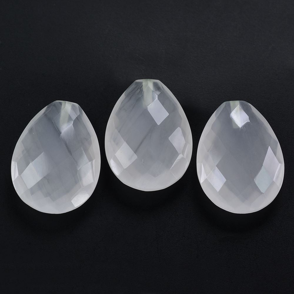 WHITE MILKY QUARTZ BRIOLETTE PEAR (HALF DRILL) 20X15MM 12.28 Cts.