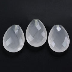 WHITE MILKY QUARTZ BRIOLETTE PEAR (HALF DRILL) 20X15MM 12.28 Cts.