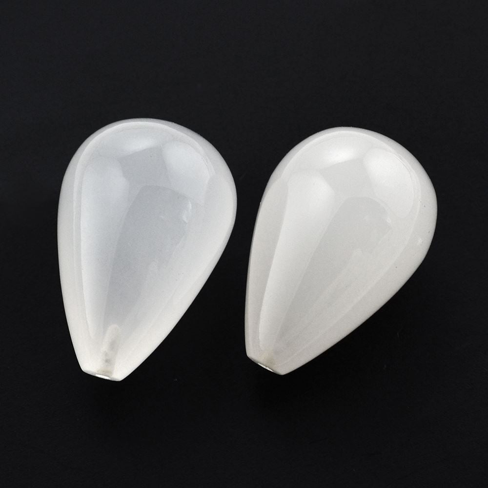 WHITE MILKY QUARTZ PLAIN DROP WITH HALF DRILL 18X12MM 16.08 Cts.