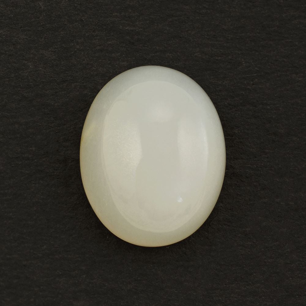 WHITE MOONSTONE OVAL CAB 21X17MM 22.22 Cts.