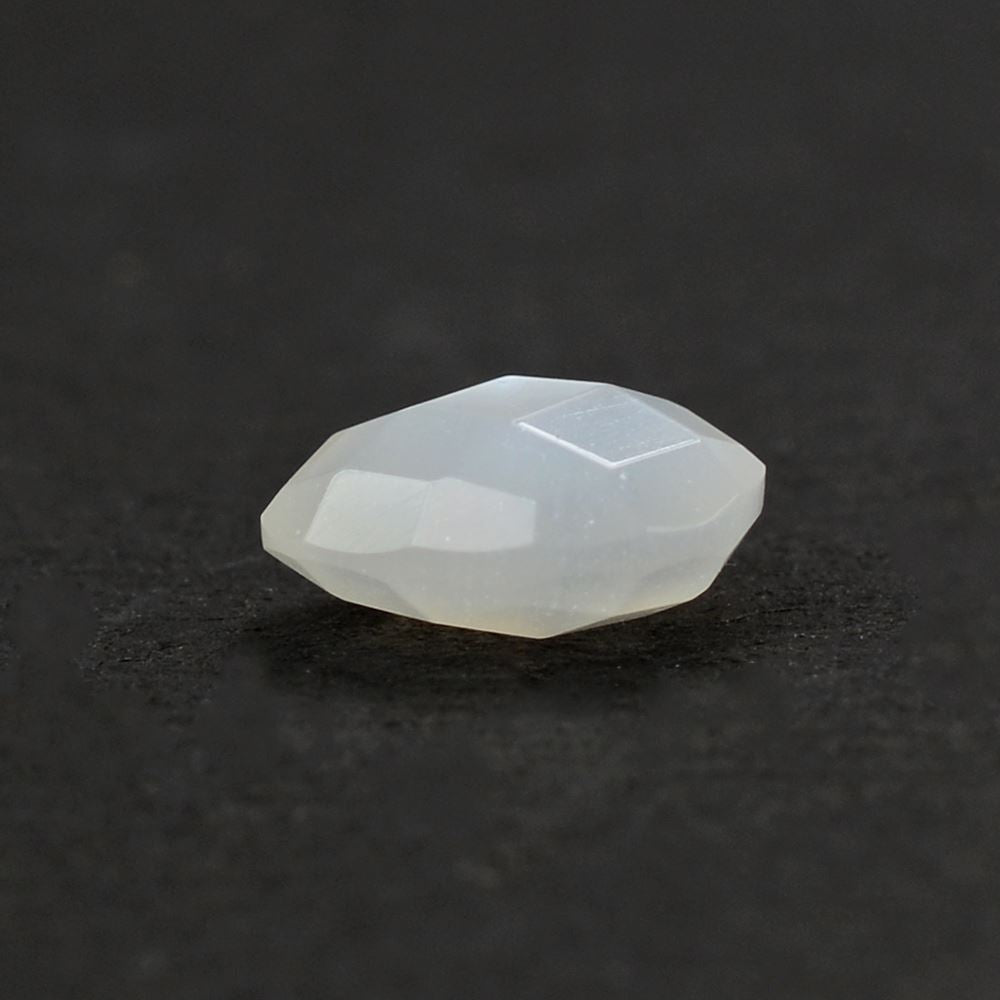WHITE MOONSTONE BRIOLETTE FANCY 7.50X6 MM 1.10 Cts.