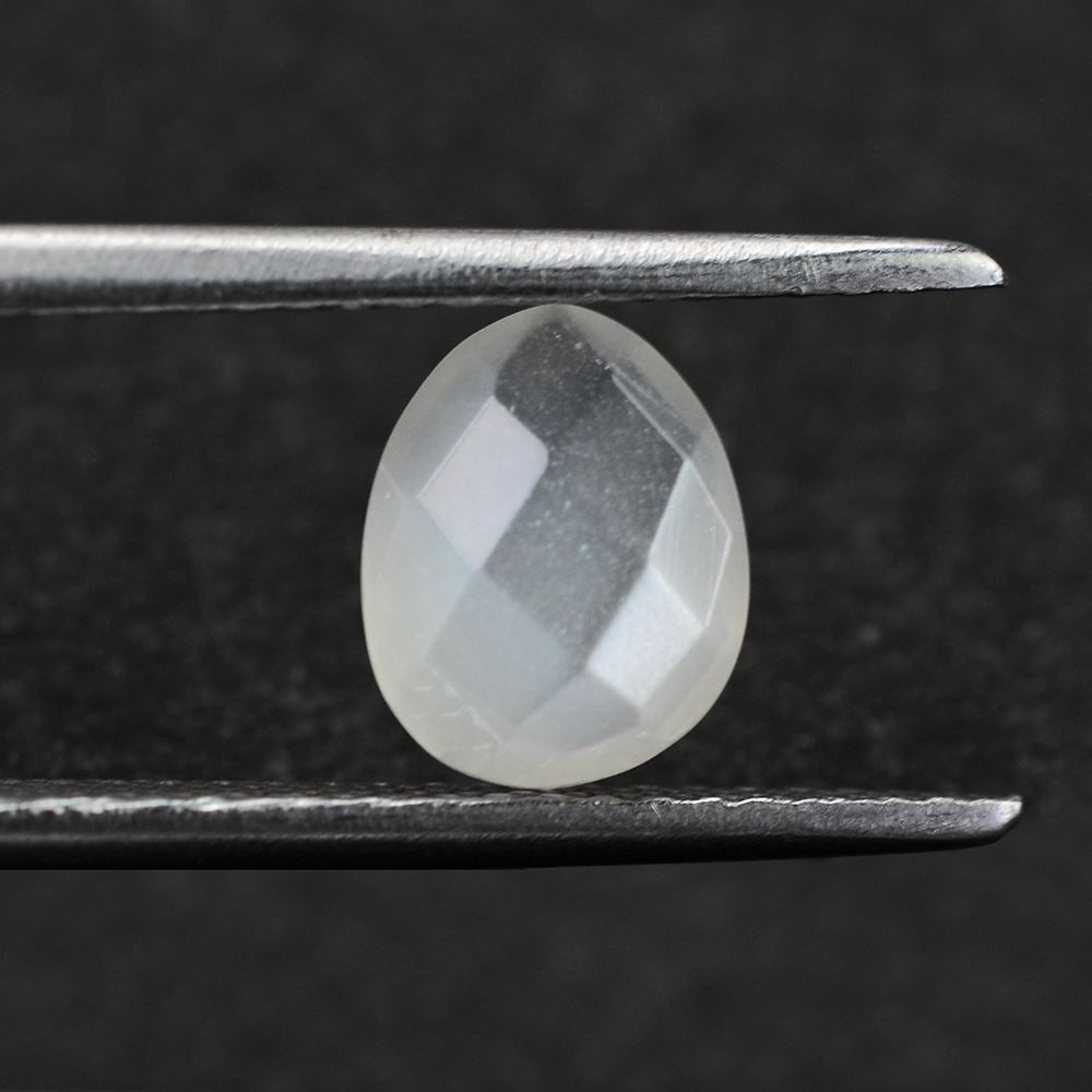 WHITE MOONSTONE BRIOLETTE FANCY 7.50X6 MM 1.10 Cts.