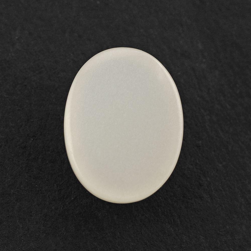 WHITE MOONSTONE OVAL CAB (MILKY) 16X12MM 8.74 Cts.