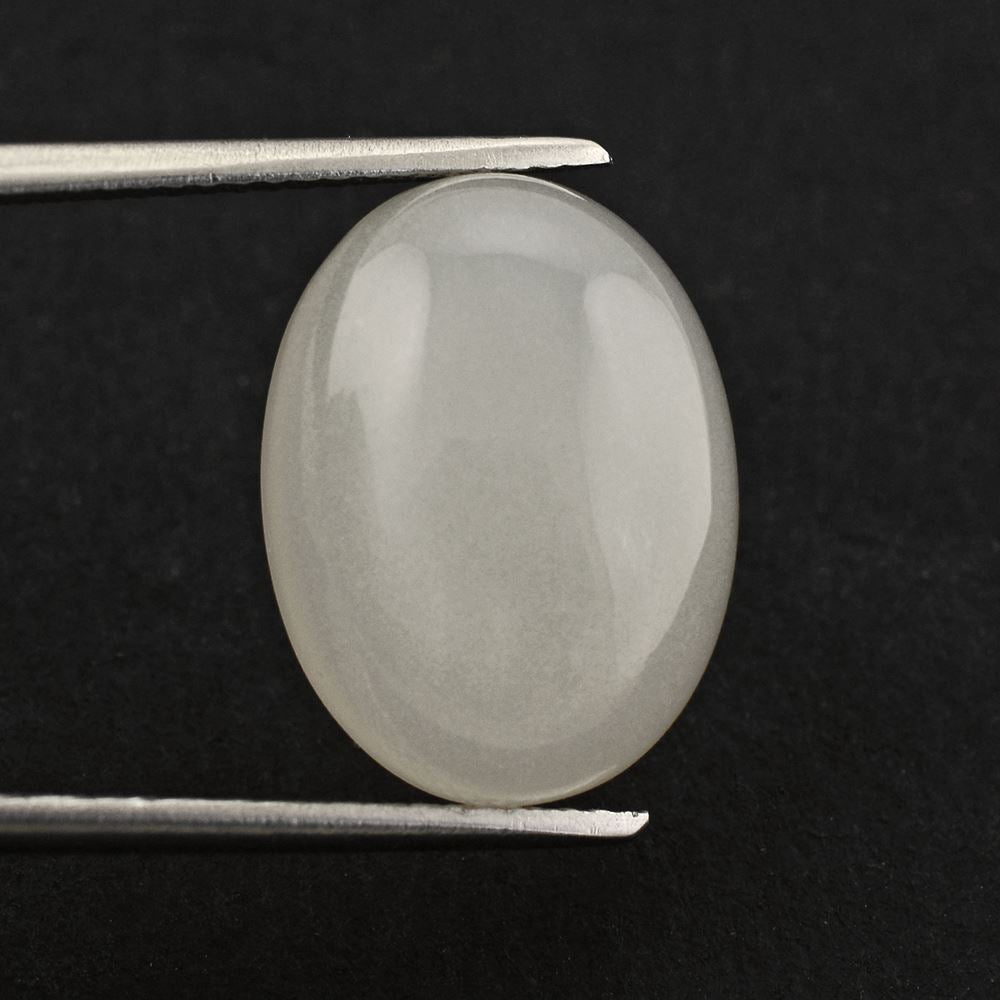 WHITE MOONSTONE OVAL CAB (MILKY) 16X12MM 8.74 Cts.