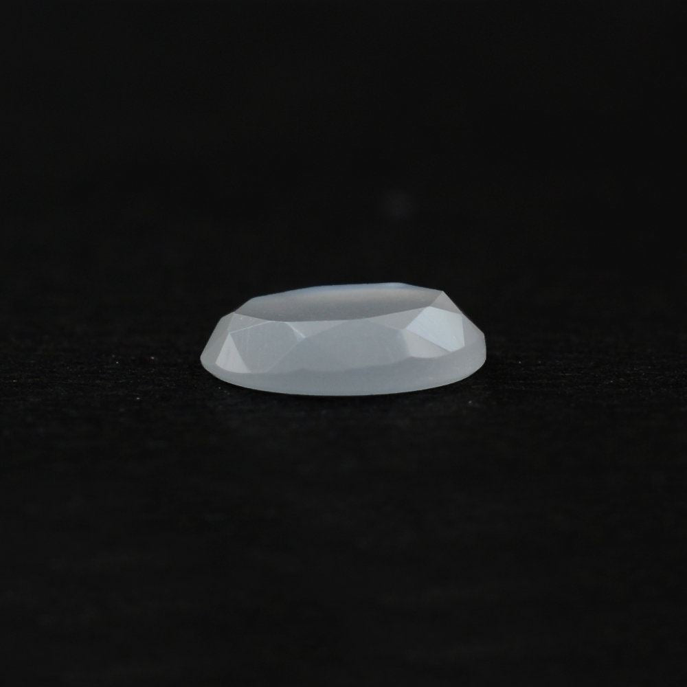 WHITE MOONSTONE TABLE CUT ROUND CAB 6MM 0.46 Cts.