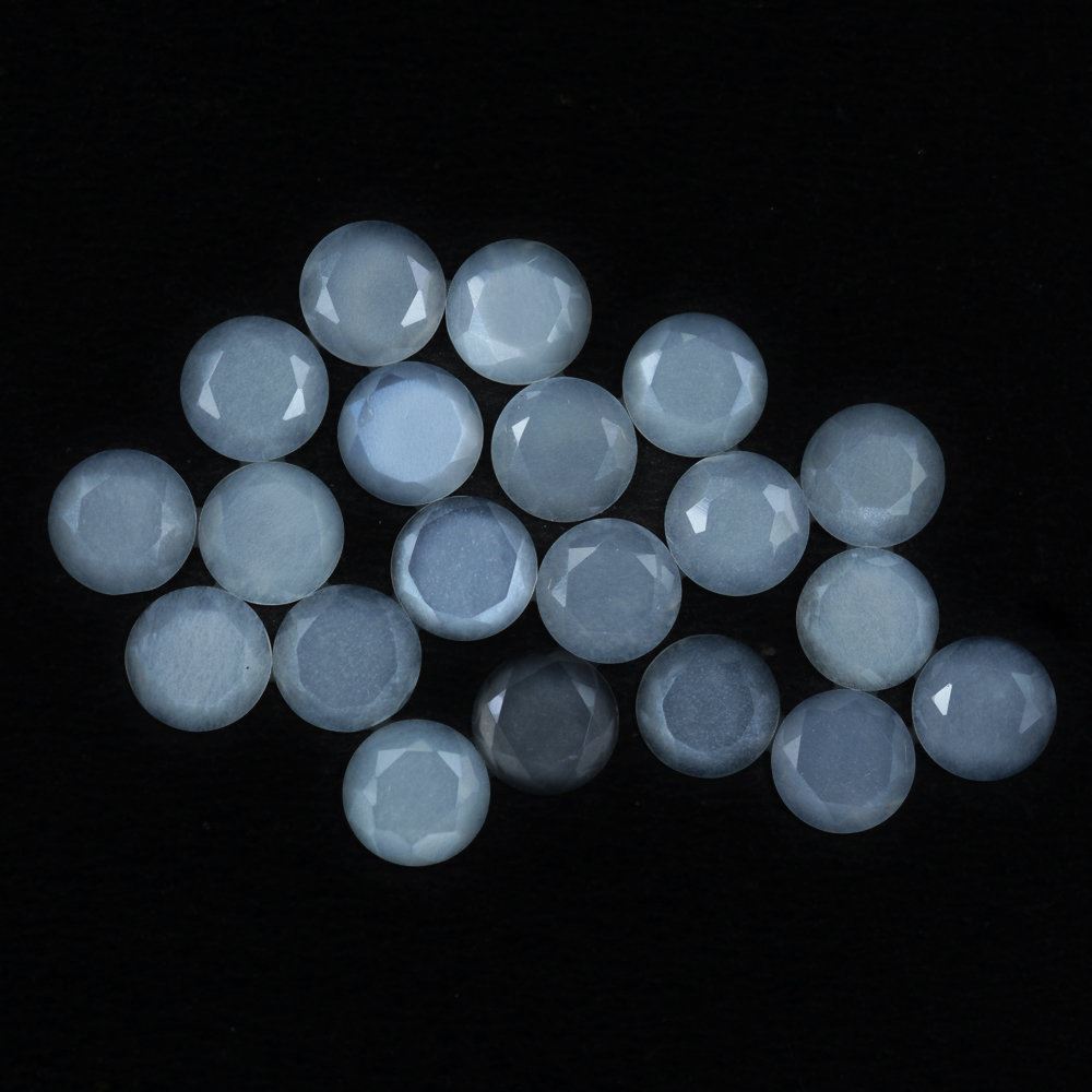 WHITE MOONSTONE TABLE CUT ROUND CAB 6MM 0.46 Cts.