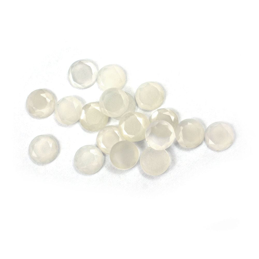 WHITE MOONSTONE TABLE CUT ROUND CAB 6MM 0.46 Cts.