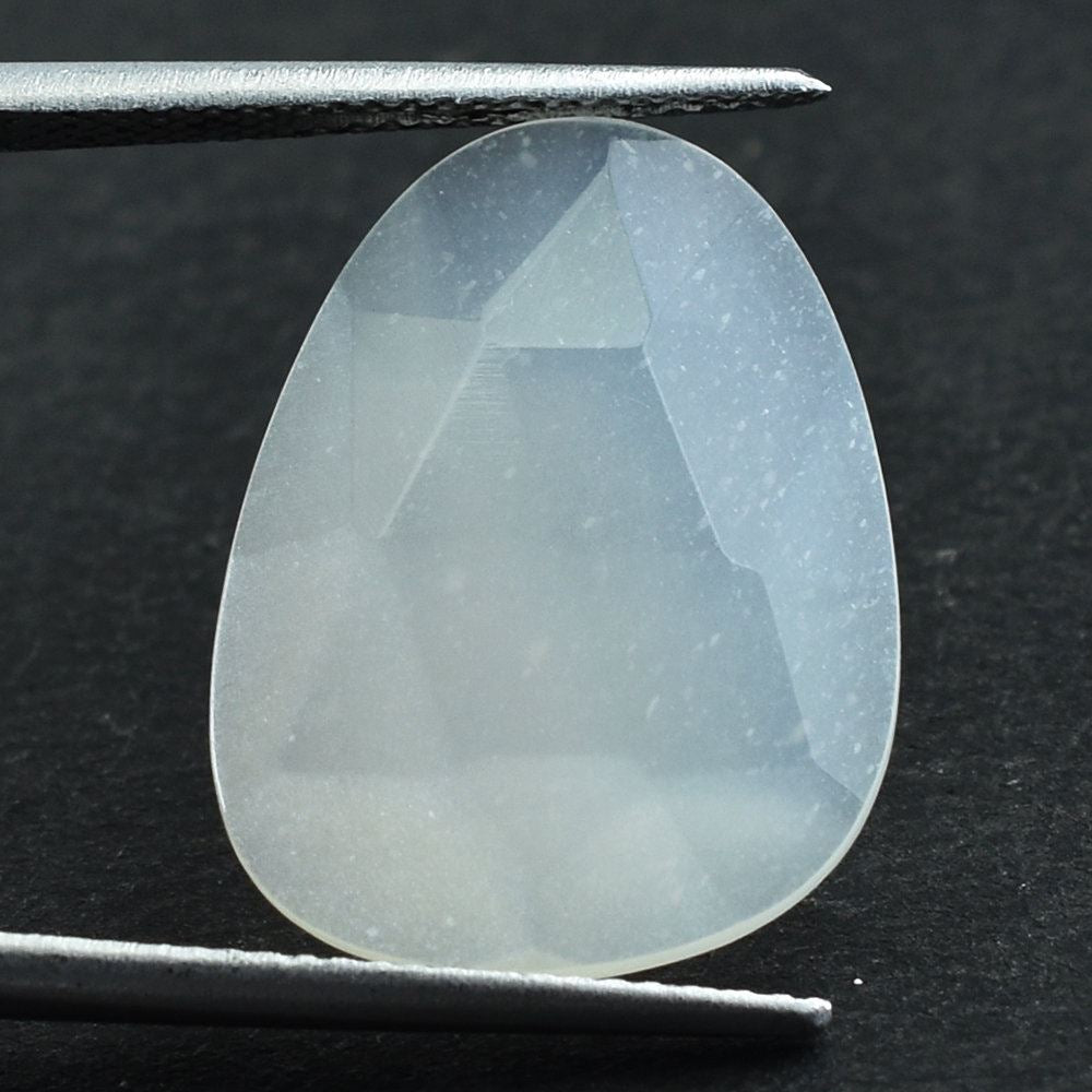 WHITE MOONSTONE ROSE CUT BRIOLETTE IRREGULAR PEARISH 20X15MM 7.48 Cts.